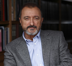 Arturo Pérez-Reverte - Escritores españoles influyentes